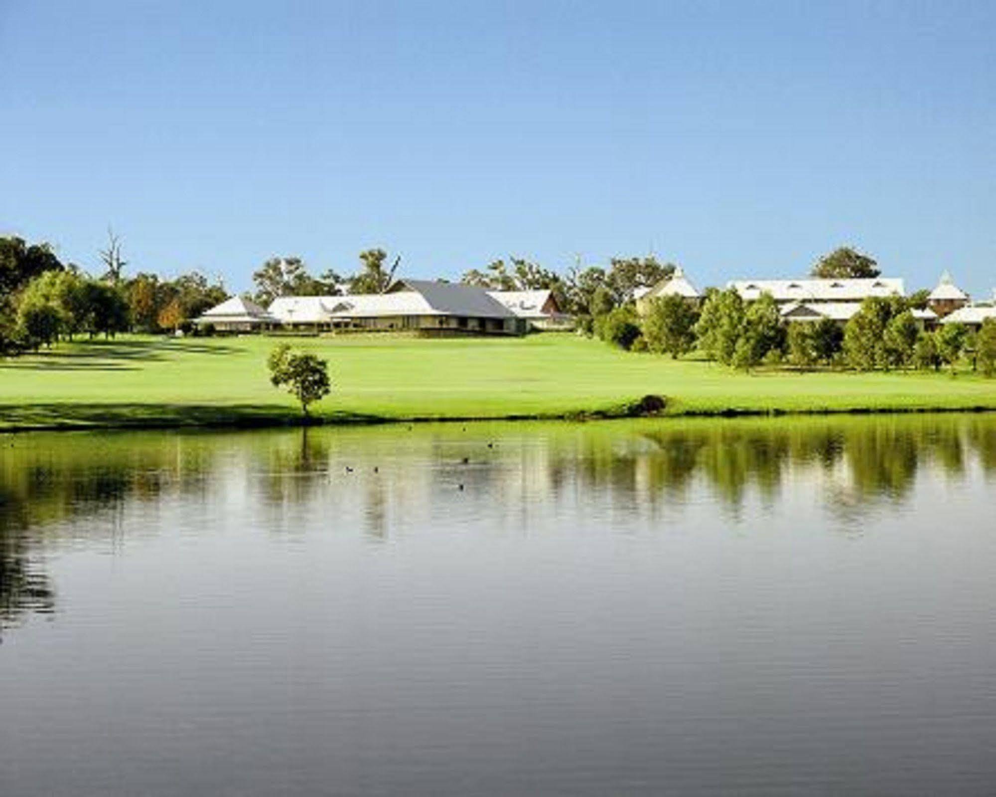 Mercure Bunbury Sanctuary Golf Resort Екстер'єр фото